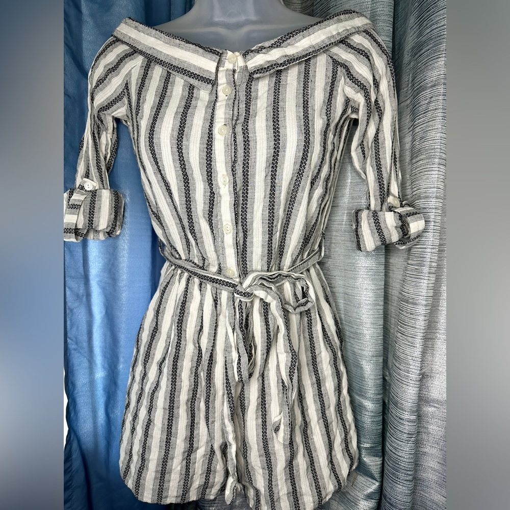 Charlotte Russe~Juniors XS~ 3/4 / Long Sleeve, Off The Shoulder Shorts Romper